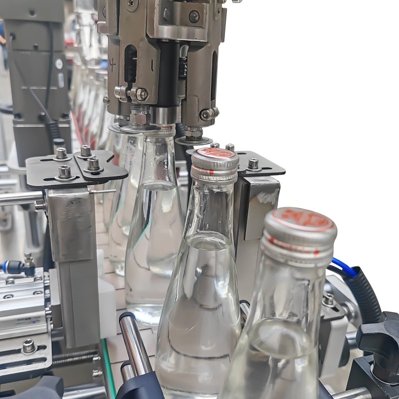 Threaded aluminum cap locking machine