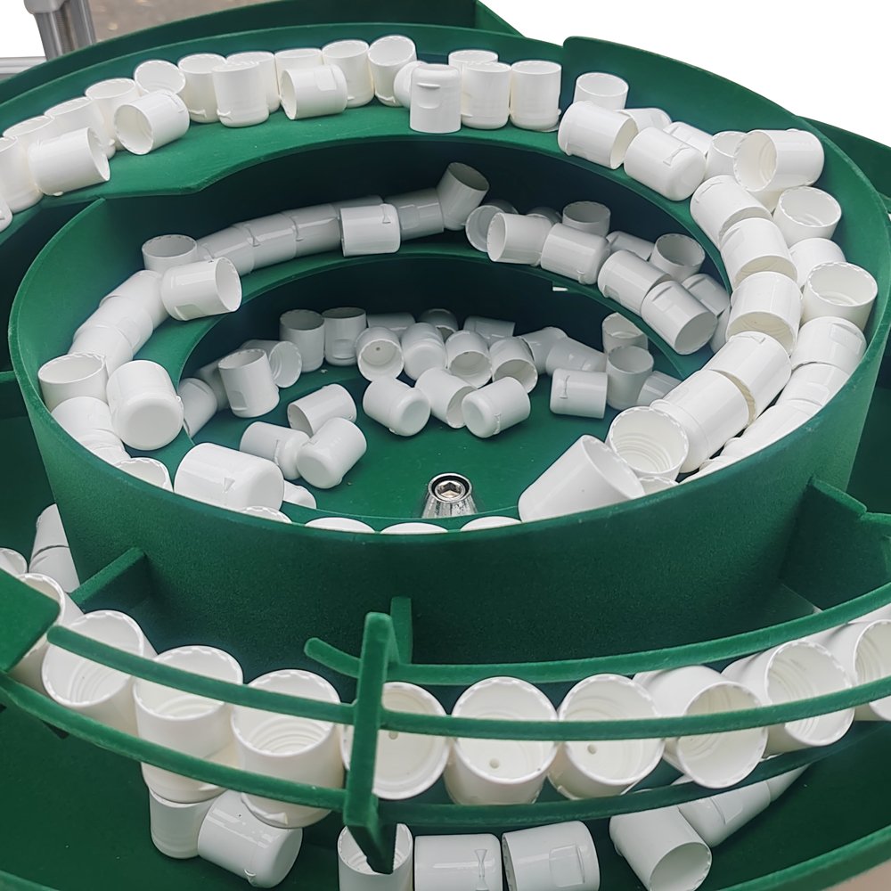 Bottle-sorting, filling, and screwing assembly line