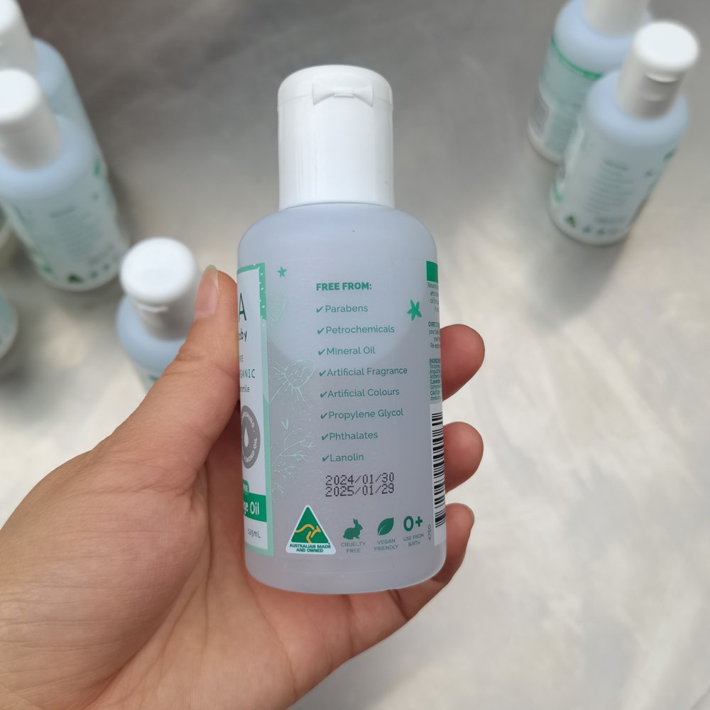 Bottle-sorting, filling, and screwing assembly line