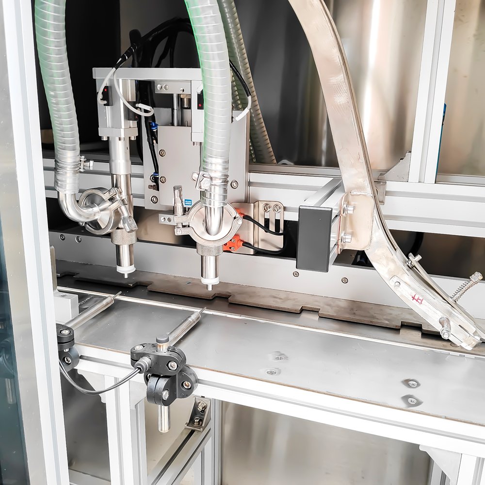 Self-standing bag double-head cabinet filling machine